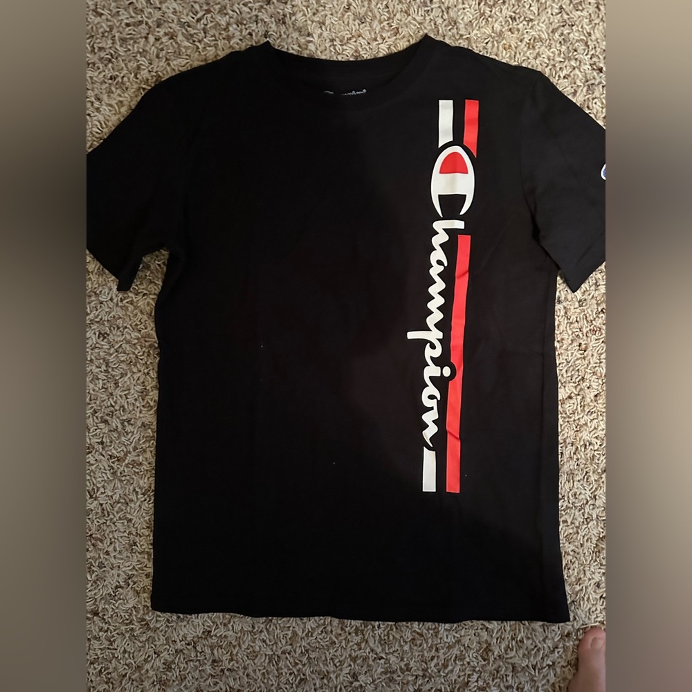 Champion Boys short sleeved tshirt in Size 10-12.